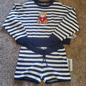 URBAN WEEKEND NWT 2 PIECE SET LARGE. LOUNGE. PJS. SHORTS LONG SLEEVE SWESTSHIRT